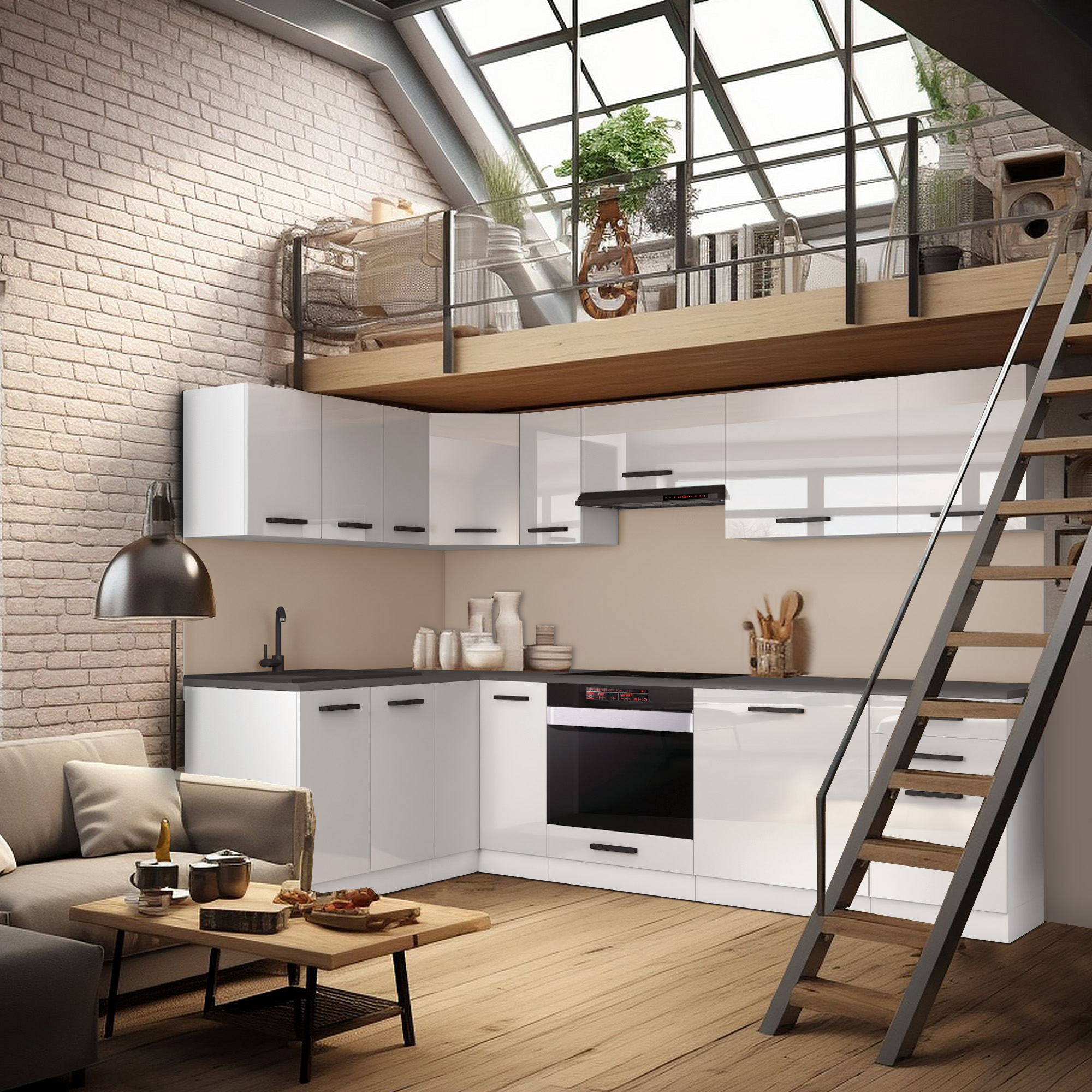Loftküche mit weißen Schränken und Dachfenstern