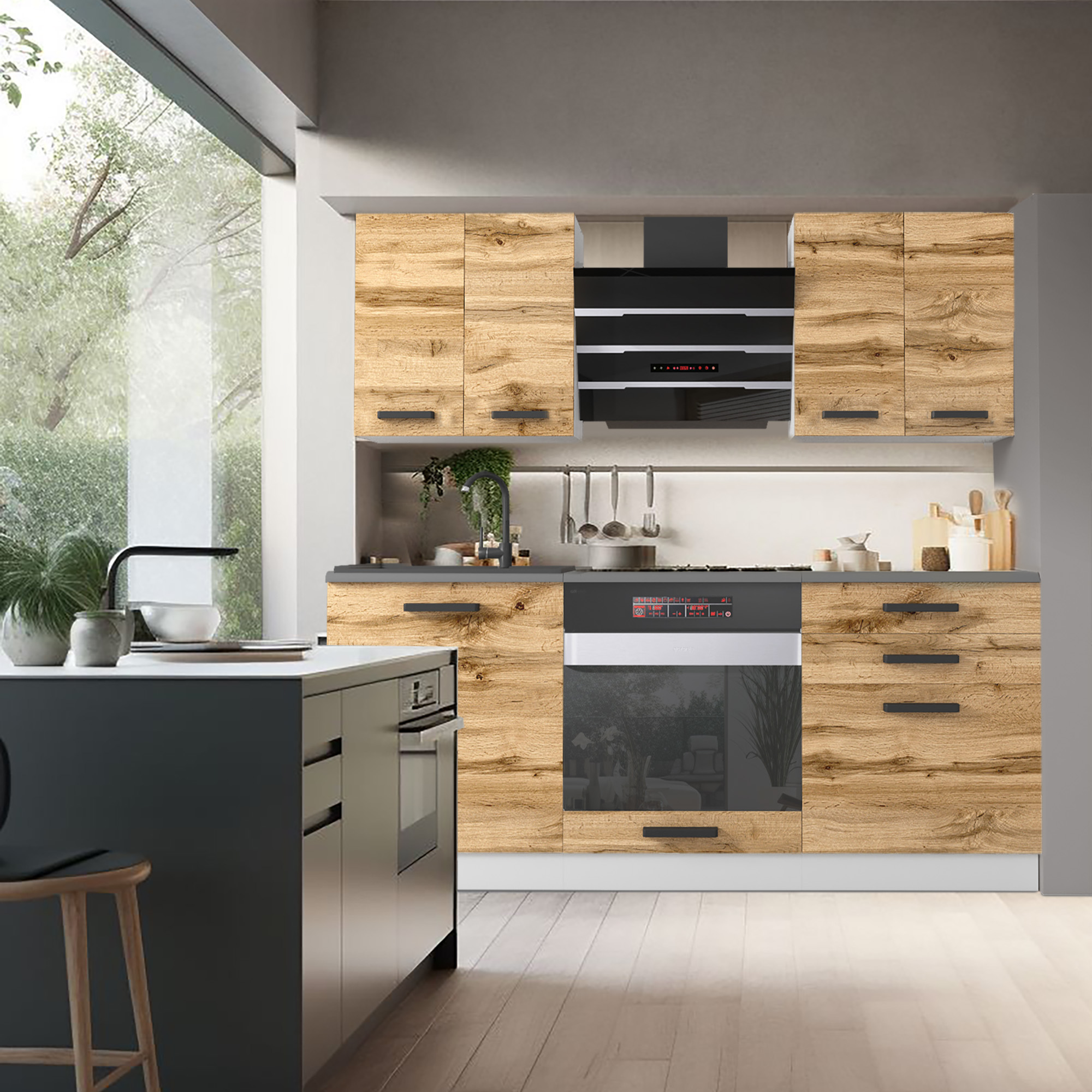 Küche mit Holzfronten und großzügigem Fenster