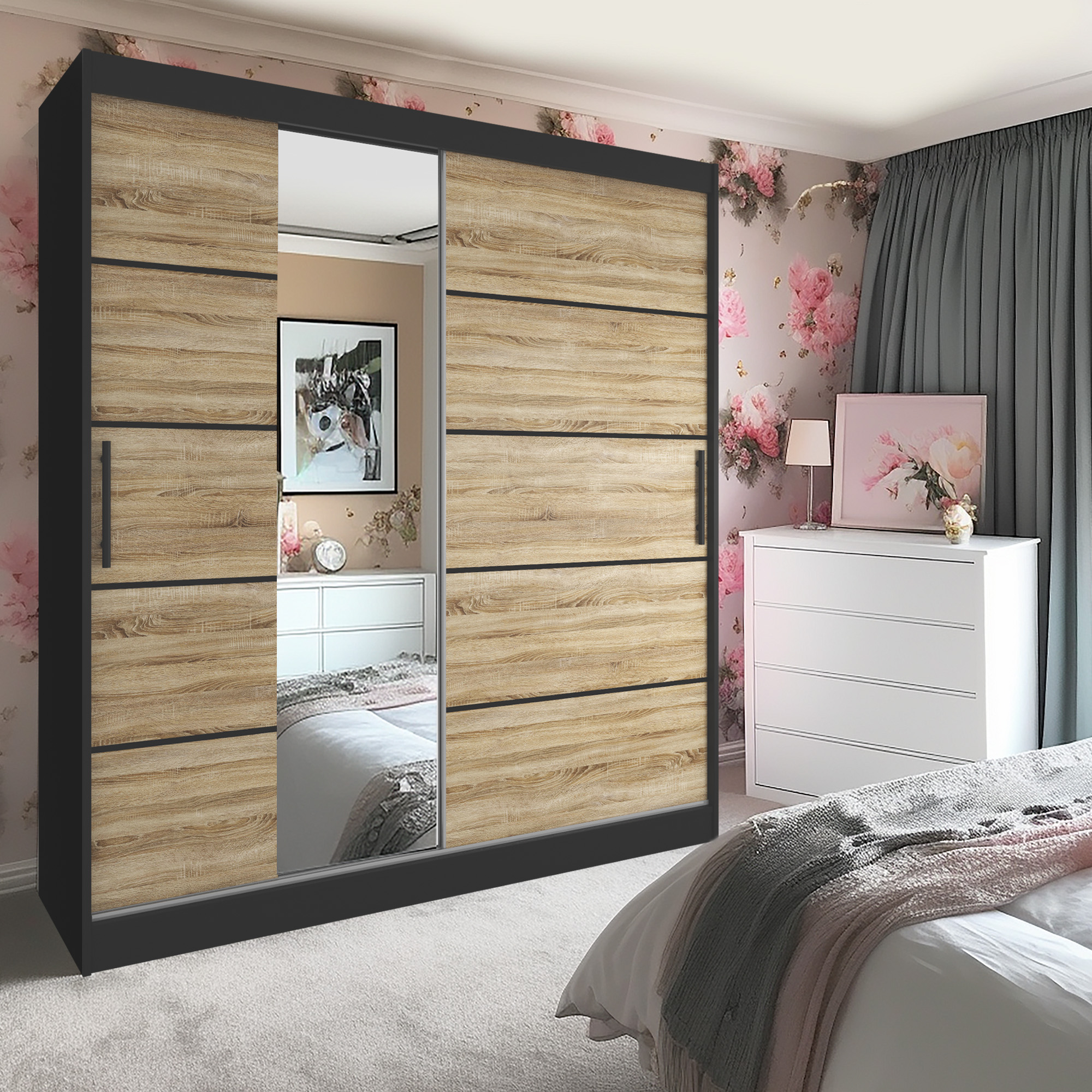 Schlafzimmer mit Blumentapete und Holzmöbeln
