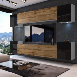Wohnwand aus Holz und Schwarzglanz vor Stadtpanorama